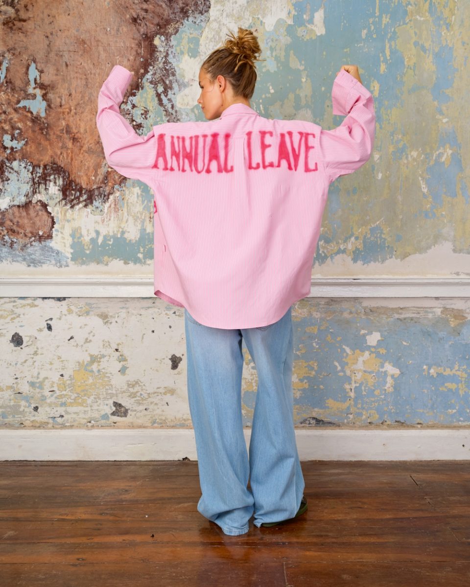 https://www.seamehappy.be/wp-content/uploads/2026/01/Sea-Me-Happy-Poppy-Shirt-Annual-Leave-pink-back-9645-960x1200.jpg