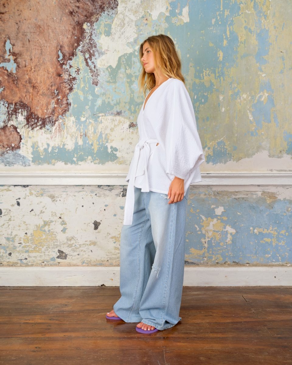 https://www.seamehappy.be/wp-content/uploads/2026/01/Sea-Me-Happy-Ruana-Cover-Up-Woven-Cotton-white-side-9366-960x1200.jpg