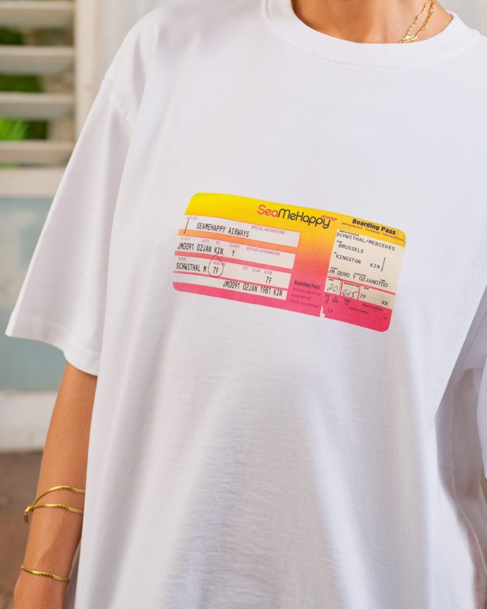 https://www.seamehappy.be/wp-content/uploads/2026/01/Sea-Me-Happy-Sea-Me-Happy-Airways-Jamaica-Campaign-T-Shirt-white-detail-9660-960x1200.jpg