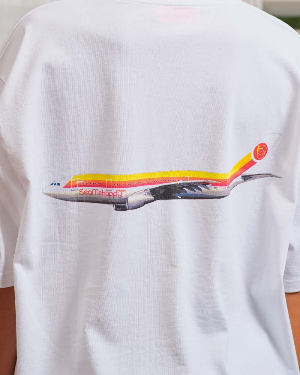 https://www.seamehappy.be/wp-content/uploads/2026/01/Sea-Me-Happy-Sea-Me-Happy-Airways-Jamaica-Campaign-T-Shirt-white-detail2-9659.jpg