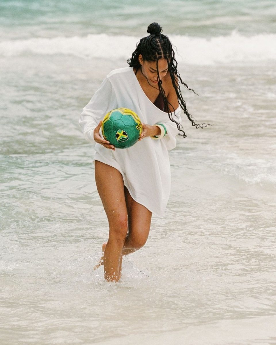 https://www.seamehappy.be/wp-content/uploads/2026/01/Sea-Me-Happy-Shiloh-Off-Shoulder-Sweater-ecru-3-10260-960x1200.jpg