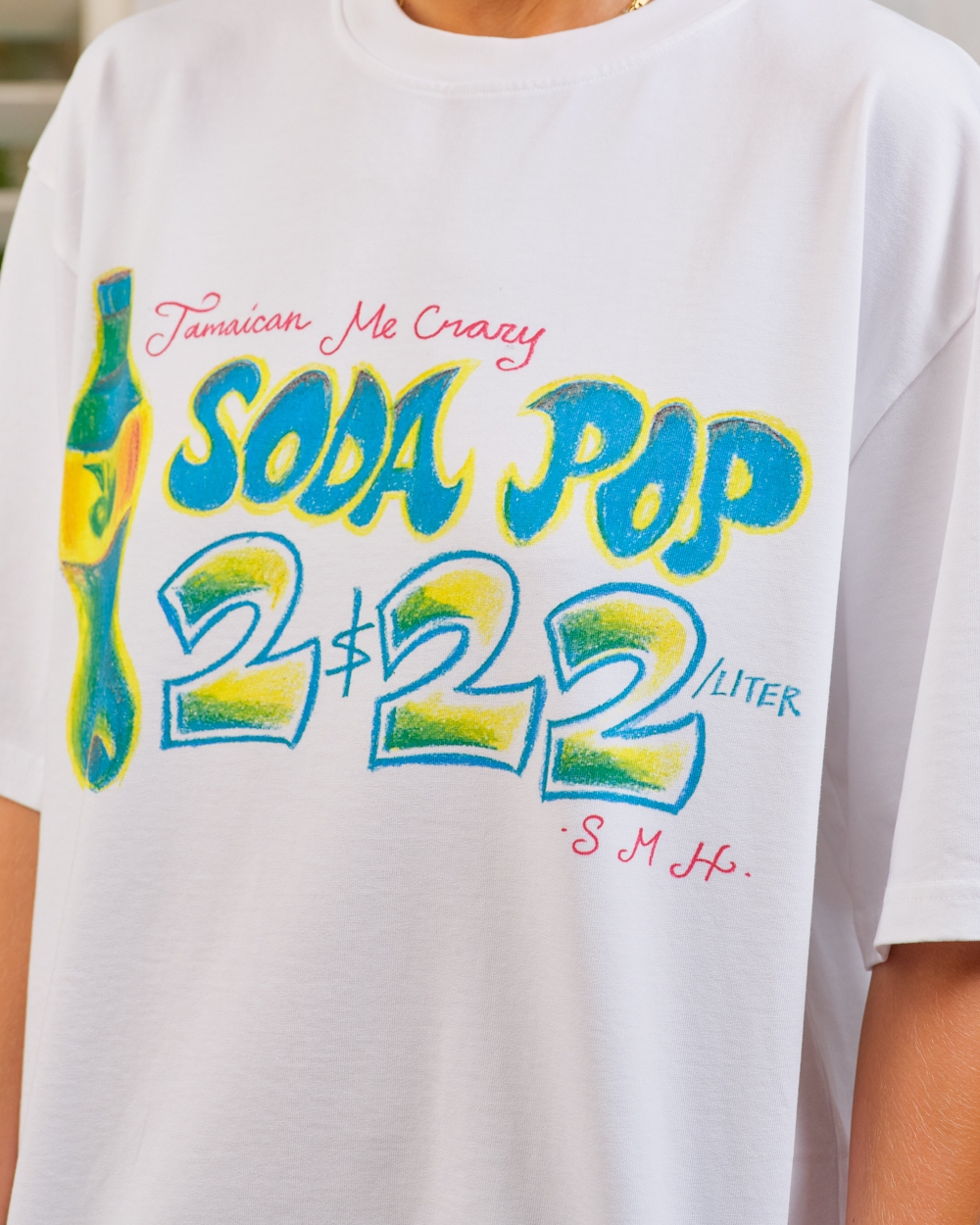 https://www.seamehappy.be/wp-content/uploads/2026/01/Sea-Me-Happy-Soda-Pop-Jamaica-Campaign-T-Shirt-white-detail-9668.jpg