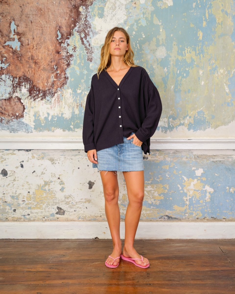 https://www.seamehappy.be/wp-content/uploads/2026/01/Sea-Me-Happy-Vanuatu-Top-Lightweight-black-front-9519-960x1200.jpg