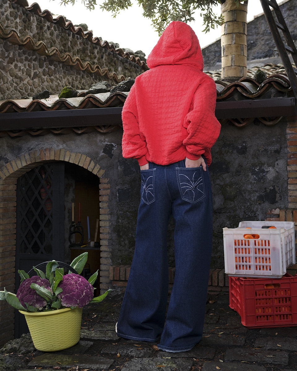 https://www.seamehappy.be/wp-content/uploads/2026/06/Sea-Me-Happy-Brooklyn-Hoodie-poppy-red-Super-Woody-Jeans-Strass-dark-blue-back-6414.jpg