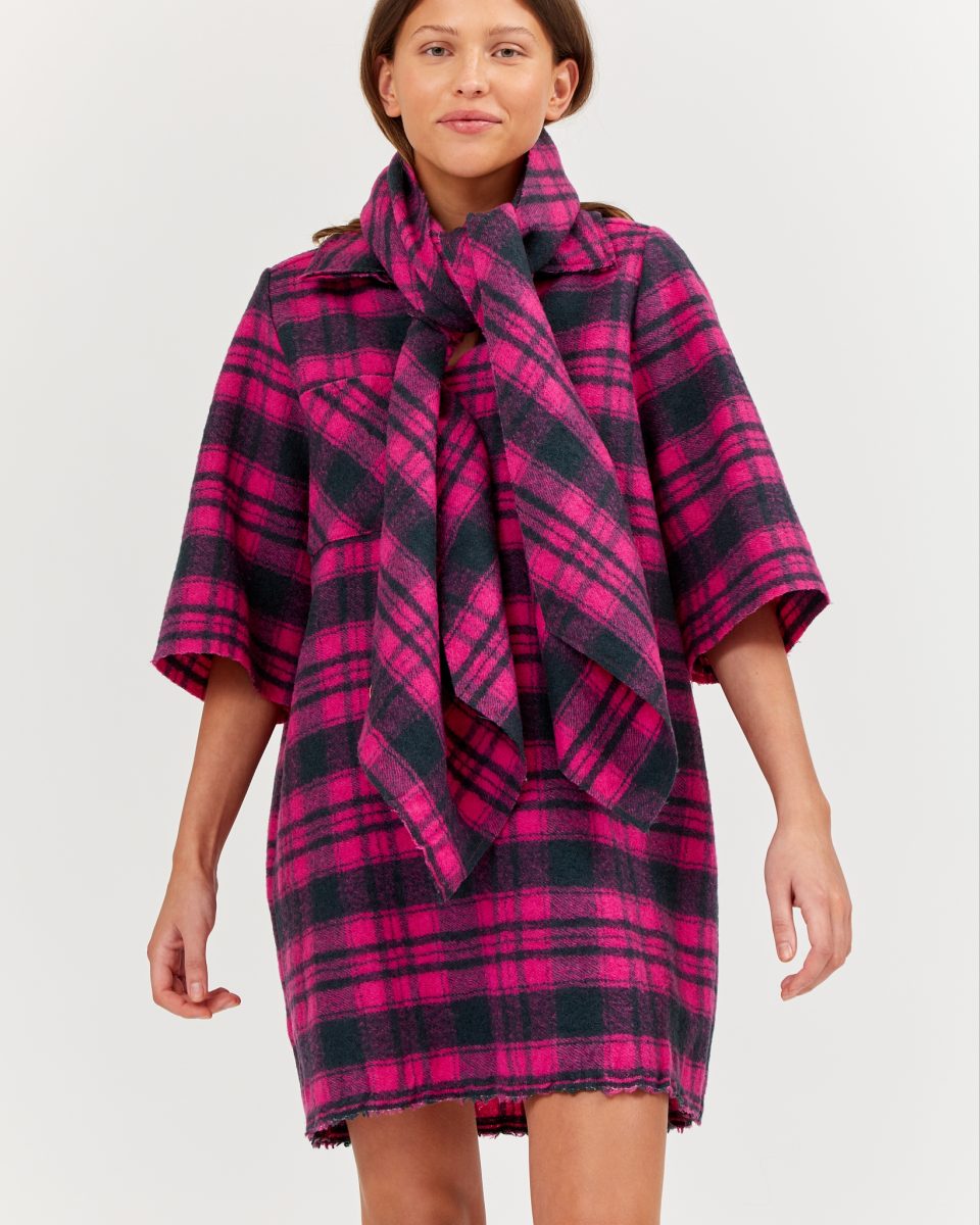 https://www.seamehappy.be/wp-content/uploads/2026/06/Sea-Me-Happy-Lexi-Scarf-Boiled-Wool-Plaid-Pink-Nightblue-front1-2423-960x1200.jpg