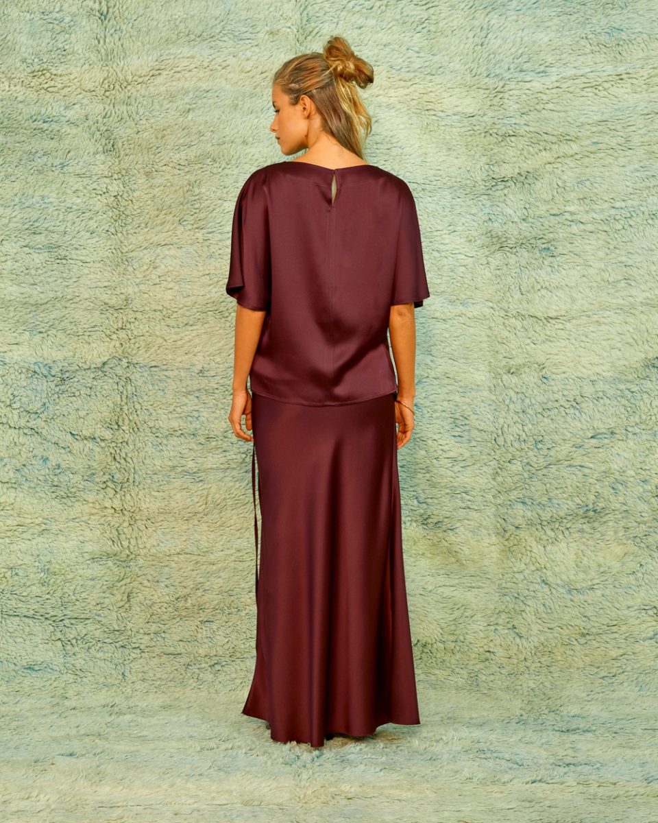 https://www.seamehappy.be/wp-content/uploads/2026/06/Sea-Me-Happy-Mercedes-Top-Satin-Crepe-coffee-bean-Yara-Skirt-Satin-Crepe-coffee-bean-bac-10711-960x1200.jpg