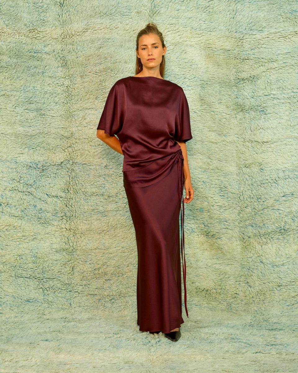 https://www.seamehappy.be/wp-content/uploads/2026/06/Sea-Me-Happy-Mercedes-Top-Satin-Crepe-coffee-bean-Yara-Skirt-Satin-Crepe-coffee-bean-fro-10713-960x1200.jpg