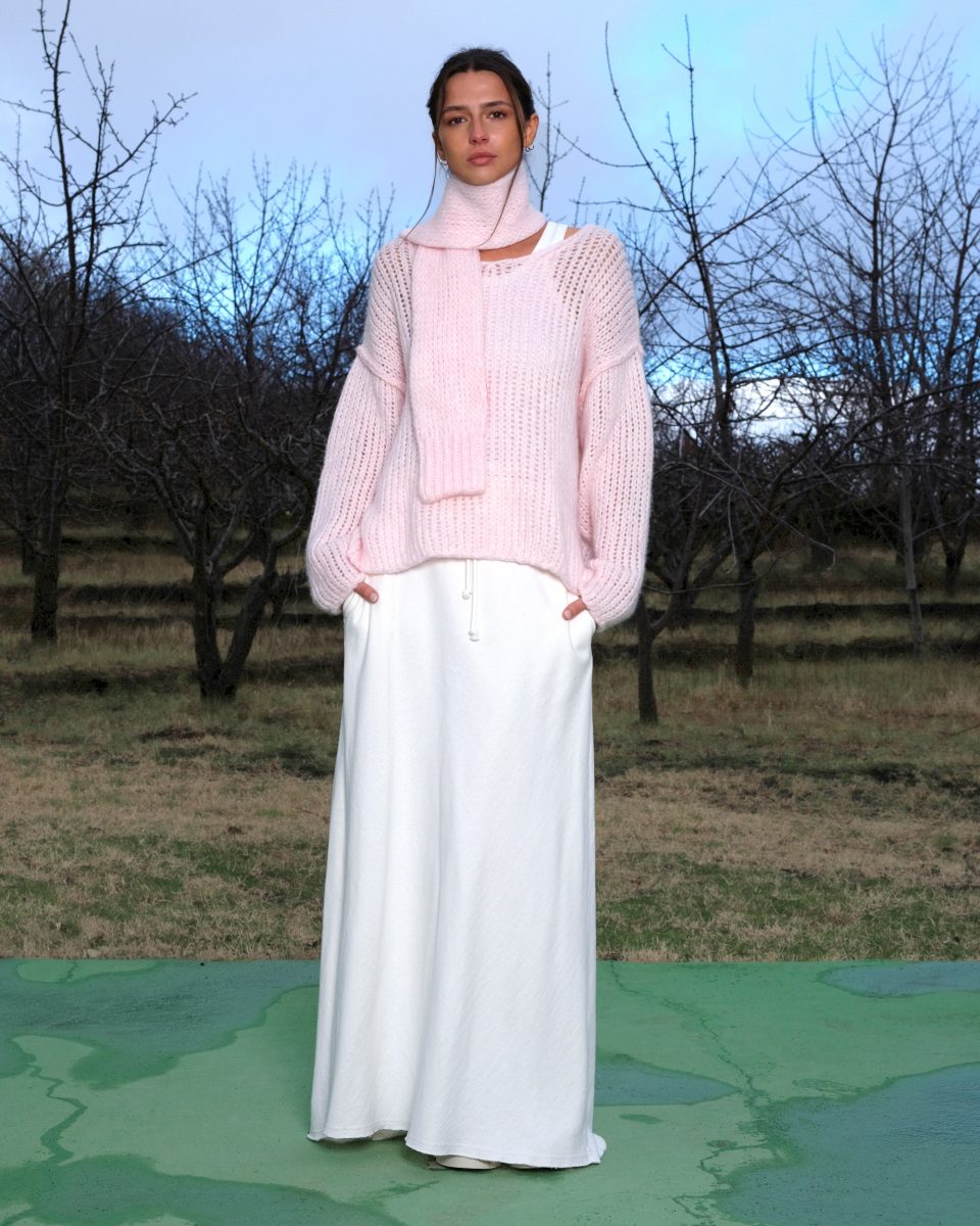 https://www.seamehappy.be/wp-content/uploads/2026/06/Sea-Me-Happy-Owen-Jumper-rose-Jude-Skirt-Jersey-white-Raff-Scarf-rose-4660-960x1200.jpg