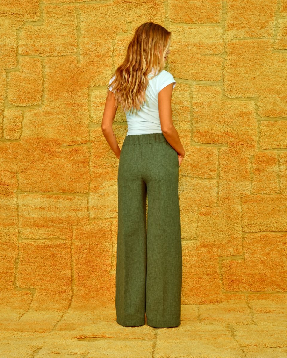 https://www.seamehappy.be/wp-content/uploads/2026/06/Sea-Me-Happy-Super-Woody-Lush-khaki-back-1-11117-960x1200.jpg