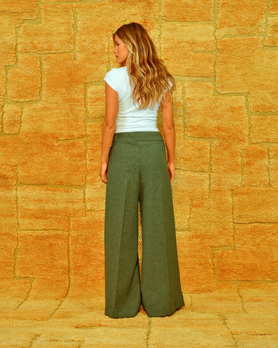 https://www.seamehappy.be/wp-content/uploads/2026/06/Sea-Me-Happy-Super-Woody-Lush-khaki-back-11112-960x1200.jpg