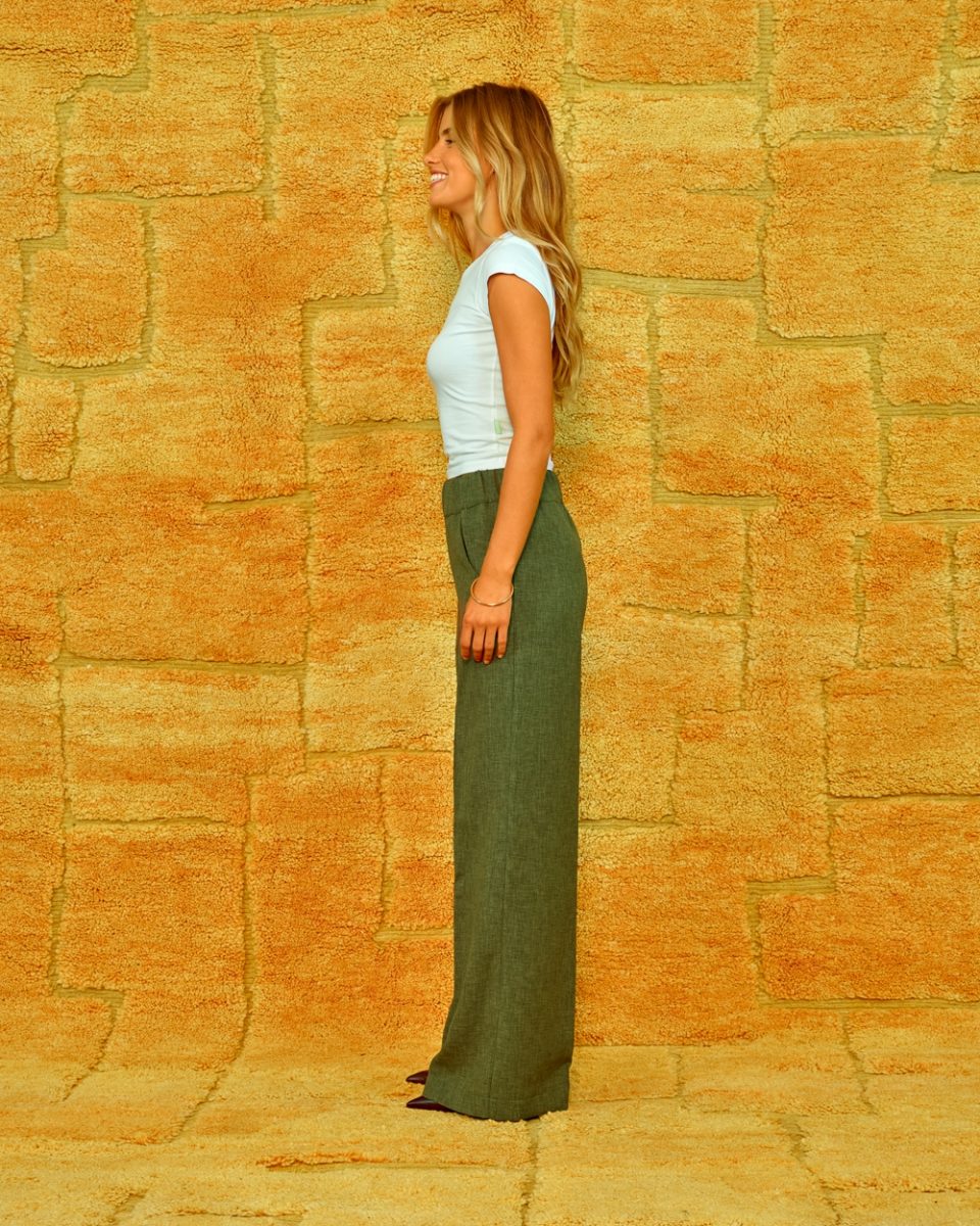 https://www.seamehappy.be/wp-content/uploads/2026/06/Sea-Me-Happy-Super-Woody-Lush-khaki-side-1-11115-960x1200.jpg