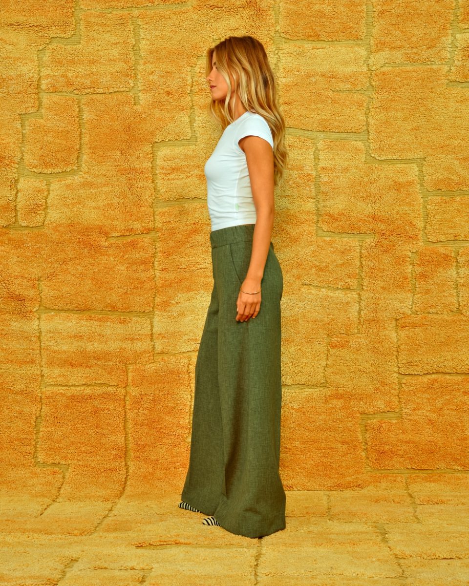 https://www.seamehappy.be/wp-content/uploads/2026/06/Sea-Me-Happy-Super-Woody-Lush-khaki-side-11113-960x1200.jpg
