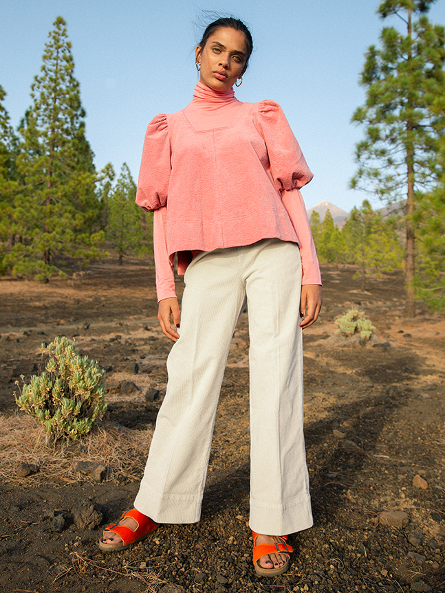https://www.seamehappy.be/wp-content/uploads/2026/06/Sea-Me-Happy-Twiggy-Top-70s-rose-Marshmellow-Pants-ecru-Turtleneck-2-4446.png