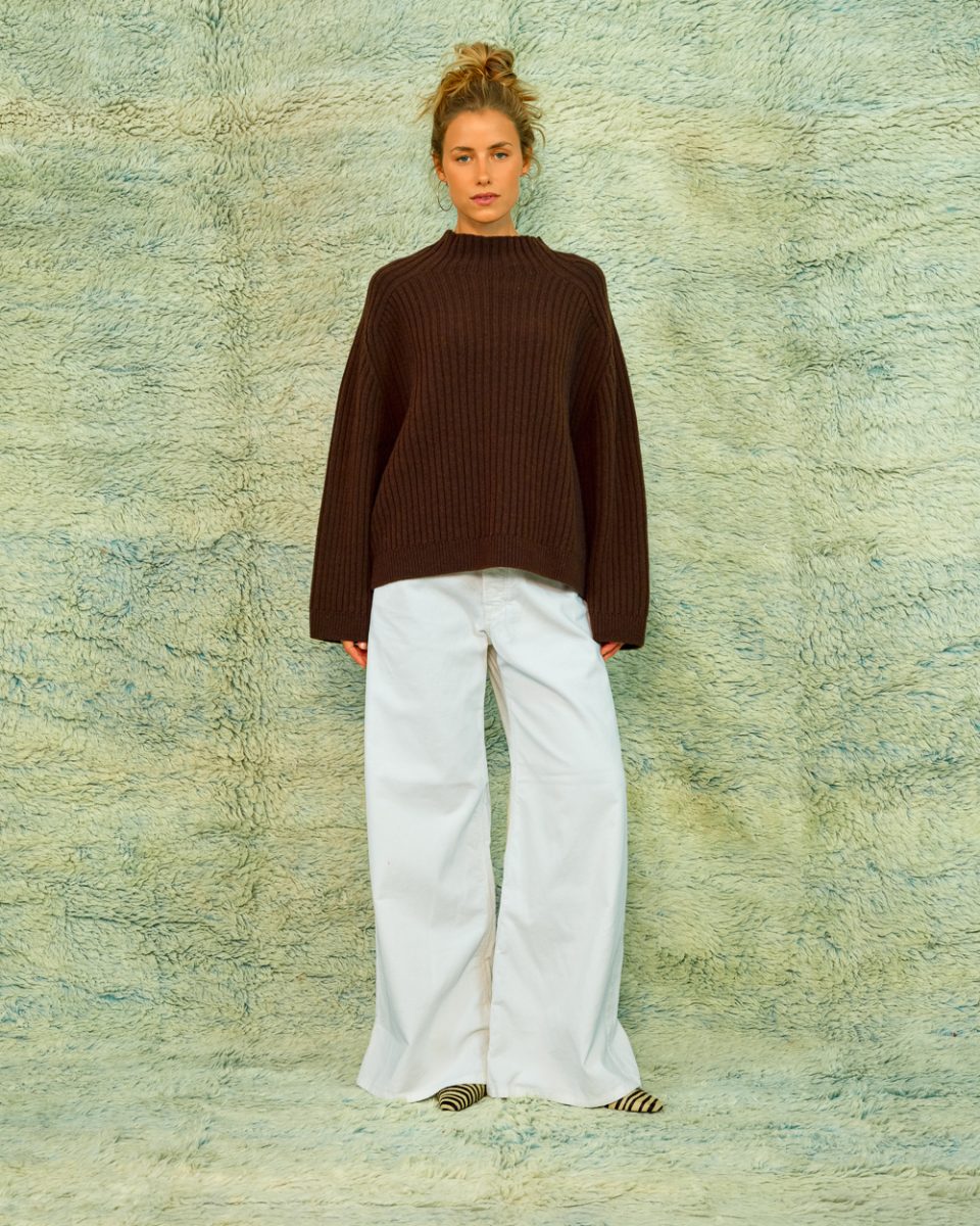 https://www.seamehappy.be/wp-content/uploads/2026/07/Sea-Me-Happy-Baker-Jumper-coffee-bean-front-12149-960x1200.jpg