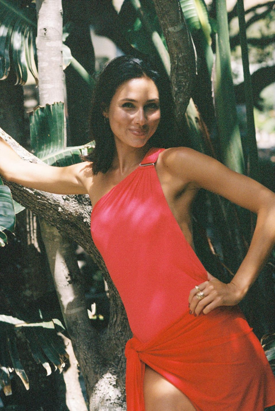 https://www.seamehappy.be/wp-content/uploads/2026/07/Sea-Me-Happy-Barbados-One-Shoulder-Swimsuit-red-Gili-Sarong-Short-red2-7222-960x1432.jpg